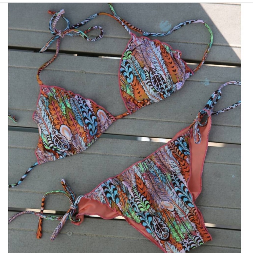 Bikini set ripple , ruffled bottom